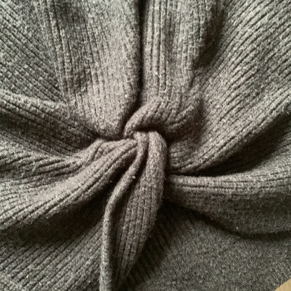 Black long sleeve shirt with twist knot and fitted - Picture 2 of 4